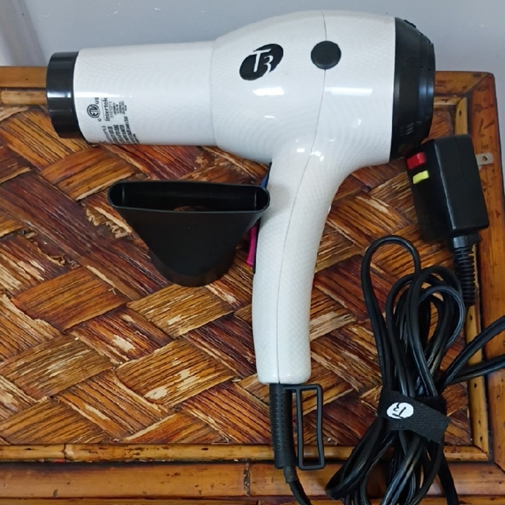 T3 White and Black Professional Hair Dryer with Concentrator